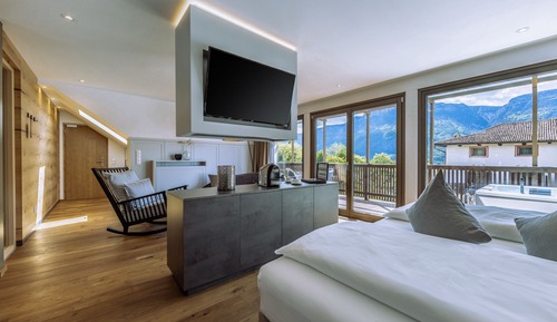 Suite Grand, bañera de hidromasaje, vistas a la montaña