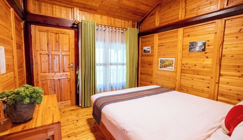Habitación, 1 cama de matrimonio, baño compartido, vistas a la montaña