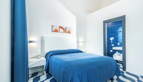 Habitación Deluxe, 1 cama de matrimonio, baño privado, vistas al mar