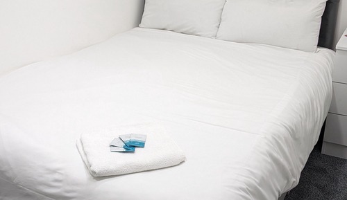 Habitación económica doble, 1 cama doble, baño privado