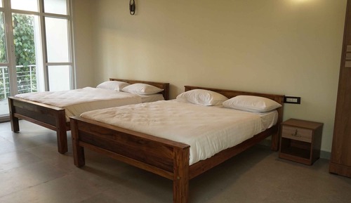 Habitación básica con 1 cama doble o 2 individuales