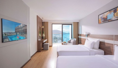 Habitación Deluxe con 2 camas individuales, balcón, vistas a la ciudad