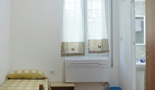 Habitación Business triple, no fumadores, baño privado