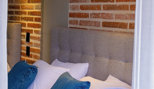 Habitación familiar con 1 cama doble o 2 individuales, vistas al lago