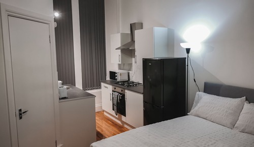 Estudio clásico, no fumadores, baño privado
