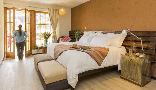 Habitación superior con 1 cama doble o 2 individuales, vistas a la montaña