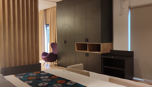 Suite estudio ejecutiva, 1 cama de matrimonio grande, no fumadores, vistas al patio