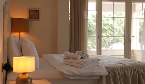 Habitación Deluxe con 1 cama doble o 2 individuales, balcón, vistas al lago