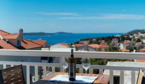 Apartamento (One-Bedroom Apartment with Balcony)