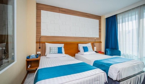 Habitación básica con 2 camas individuales