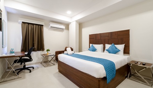 Habitación superior con 1 cama doble o 2 individuales, vistas a la ciudad
