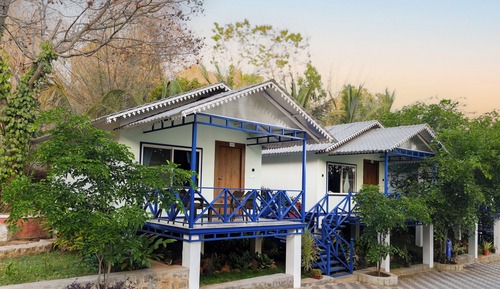 Cottage - 2 Queen Bed - Pool view - Sitout