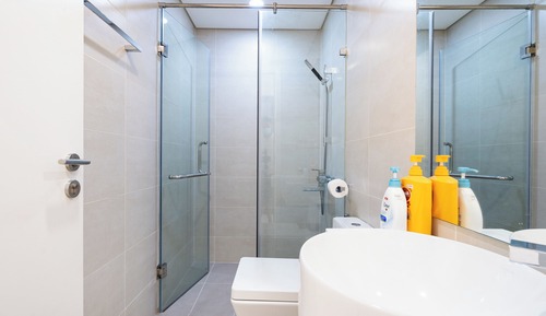 Apartamento de lujo, 2 habitaciones, vistas a la ciudad, en una planta alta