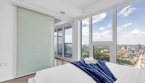 Suite de diseño, 2 habitaciones, balcón, vistas a la ciudad
