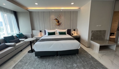 Habitación Deluxe doble, 1 cama de matrimonio grande, vistas a la ciudad
