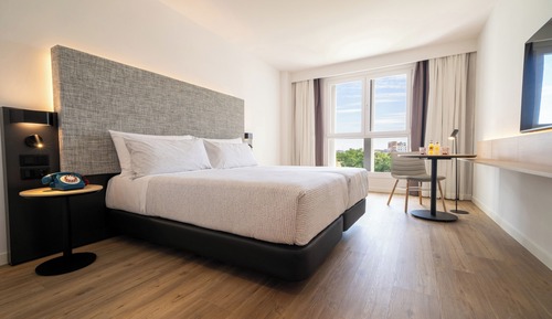 Habitación (The Innside Room)