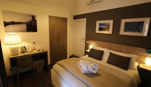Habitación clásica con 1 cama doble o 2 individuales, vistas a la ciudad