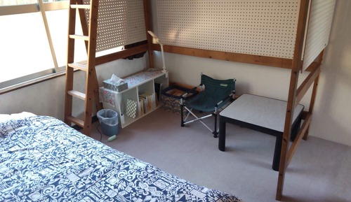 Habitación básica con 2 camas individuales