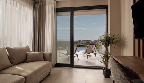 PREMIUM SUITE WITH PRIVATE POOL