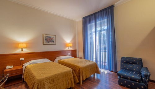 Habitación básica con 1 cama doble o 2 individuales