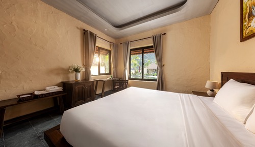 Habitación Deluxe doble, 1 cama de matrimonio grande, vistas a la piscina