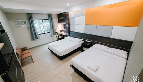 Habitación superior con 2 camas individuales, 2 camas de matrimonio
