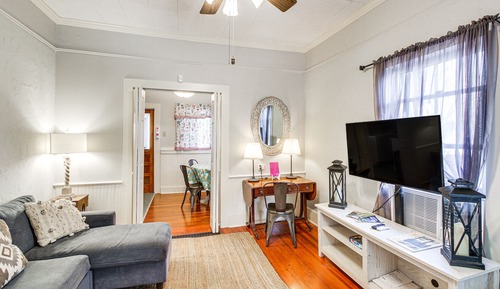 House (2 Bedrooms)