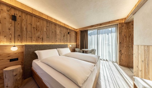Habitación Deluxe con 1 cama doble o 2 individuales, balcón, vistas a la montaña