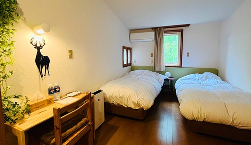 Habitación básica con 1 cama doble o 2 individuales, 2 camas individuales, no fumadores
