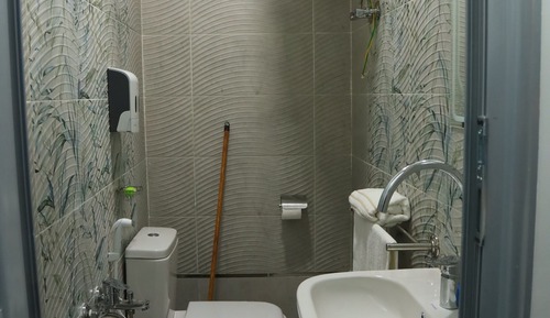 Habitación básica con 1 cama doble o 2 individuales