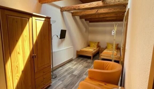 Habitación básica con 2 camas individuales, 2 camas individuales