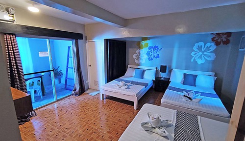 Habitación familiar, varias camas, vistas al mar, planta baja