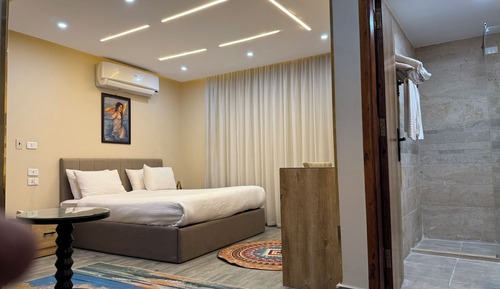 King Room With Pyramids View