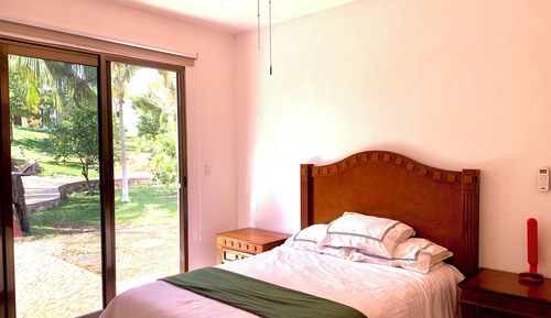 Habitación junior, vistas al jardín, planta baja