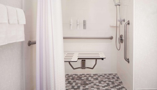 Habitación, 1 cama de matrimonio grande, accesible para personas con discapacidad (Roll-In Shower)
