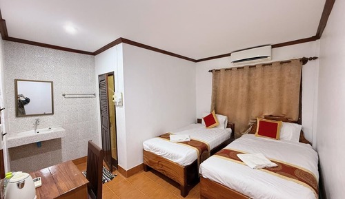 Habitación básica con 1 cama doble o 2 individuales