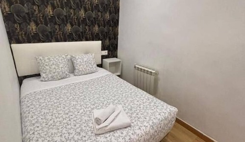 Small Double Room with Shared Bathroom