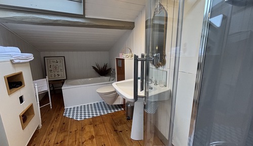 Habitación cuádruple superior, baño privado, vistas al río (chambre Phelan Ségur)