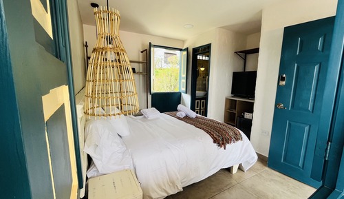 Habitación de diseño, 1 cama doble, baño privado, vistas a la ciudad