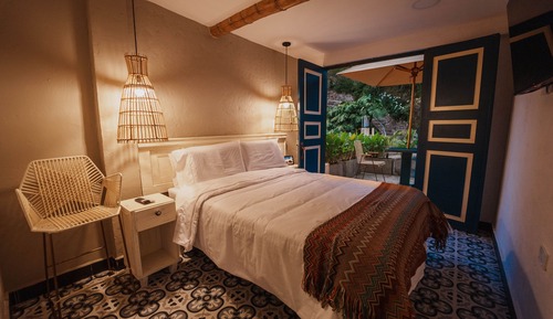 Habitación de diseño doble, 1 cama doble, baño privado, vistas a la ciudad