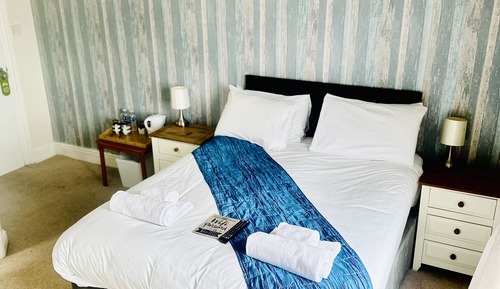 Habitación estándar con 1 cama doble o 2 individuales, varias camas, vistas al mar