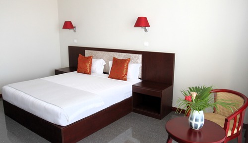 Habitación estándar con 1 cama doble o 2 individuales, patio, vistas al mar