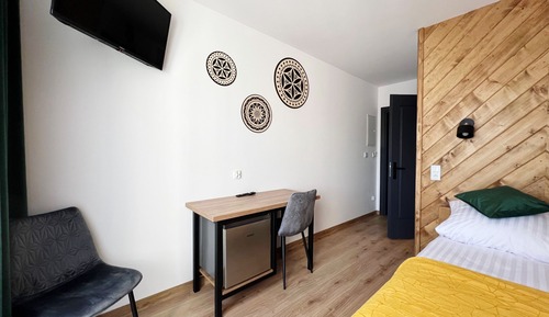 Habitación estándar, 1 cama doble, balcón, junto a la montaña (4)