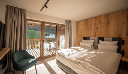 Habitación doble, 1 cama de matrimonio grande, vistas a la montaña