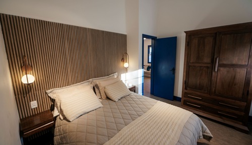 CASA AZUL E BRANCA COMPLETA 1 SUITE