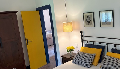 CASA AMARELA E AZUL COMPLETA 2 SUITES