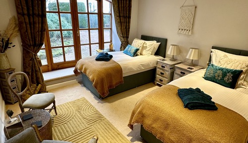 Habitación con 1 cama doble o 2 individuales, planta baja
