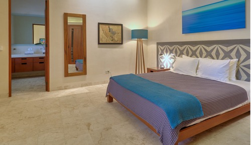 Deluxe Room (2), 1 King Bed