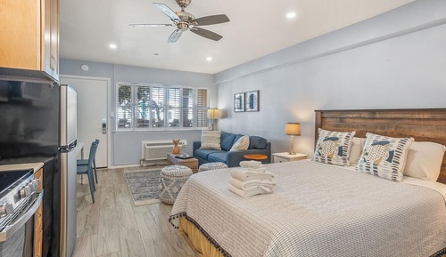 Room, 1 Queen Bed with Sofa bed, Kitchen, Pool View