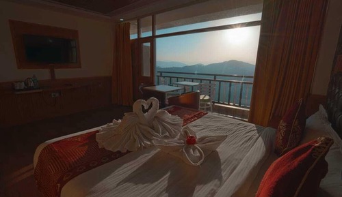 Habitación Premium con 1 cama doble o 2 individuales, vistas a la montaña